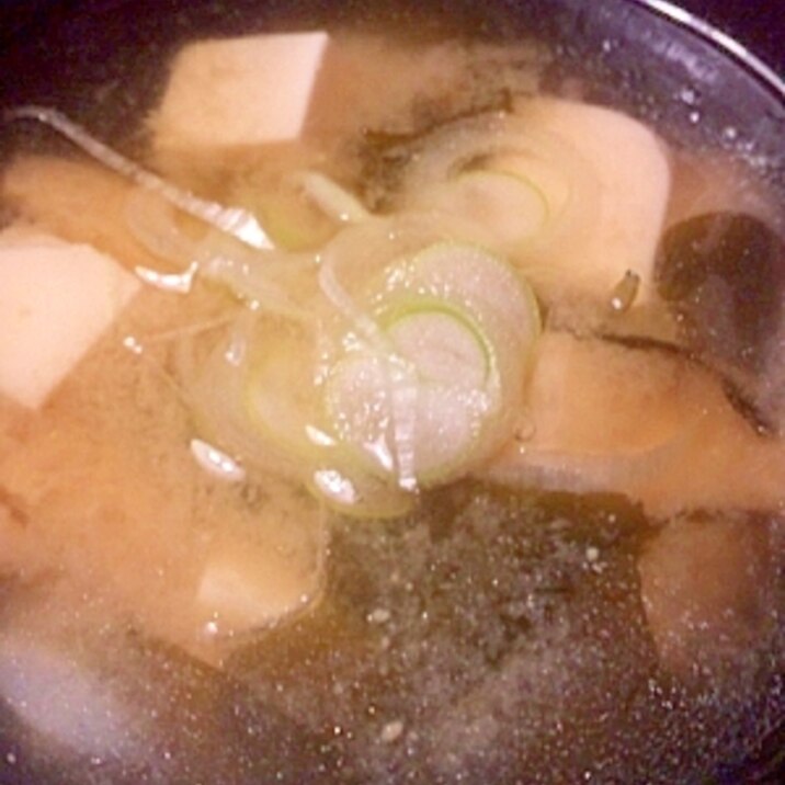 わかめと豆腐のお味噌汁